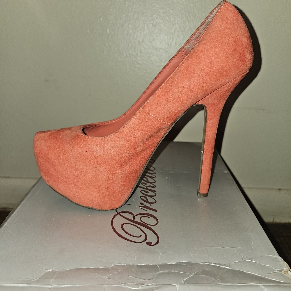 Breckelles Women's Orange Suede Heels
